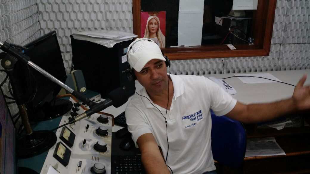 Prefeito de Camacã Oziel concede entrevista na Regional Sul FM